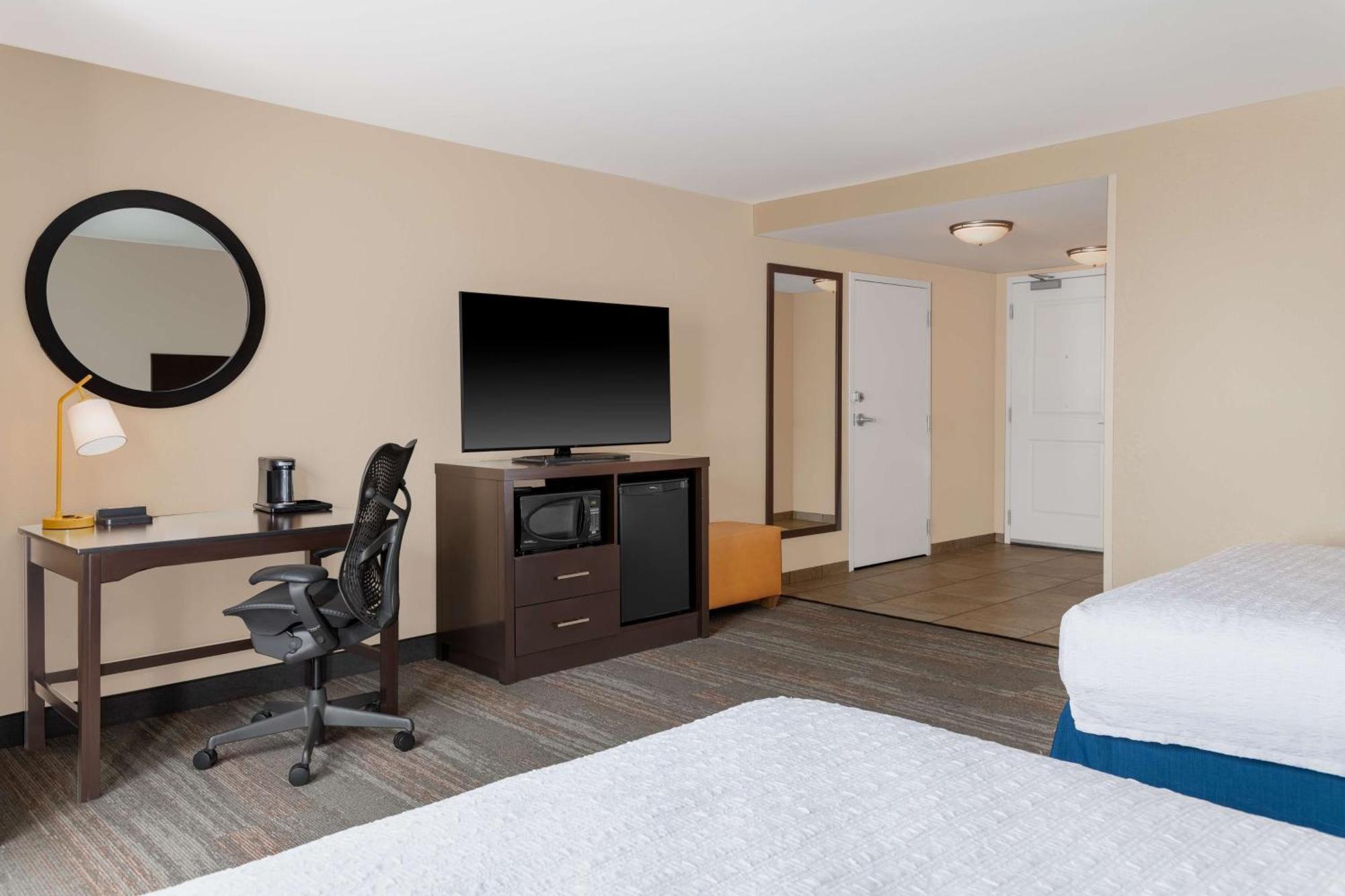Hampton Inn & Suites Madison Downtown Exteriör bild